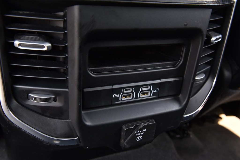 Ram 1500 Vehicle Full-screen Gallery Image 26