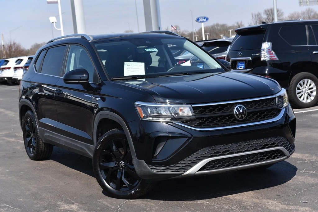 Volkswagen Taos Vehicle Full-screen Gallery Image 2