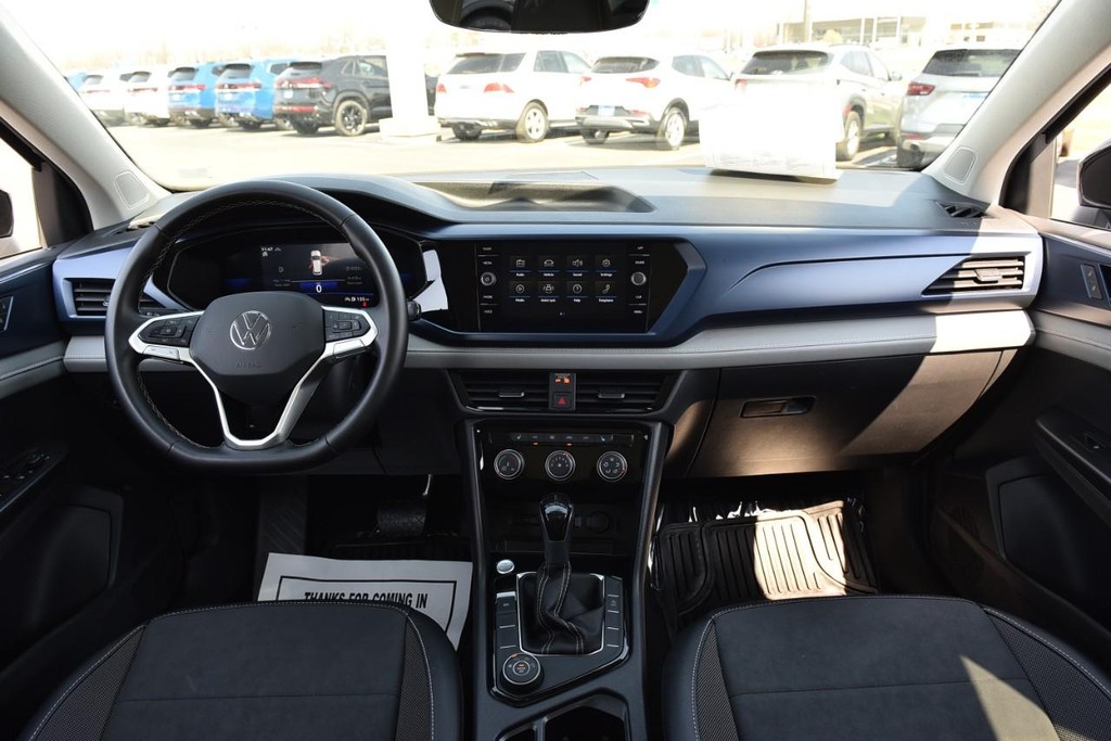 Volkswagen Taos Vehicle Full-screen Gallery Image 7