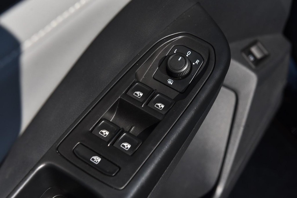 Volkswagen Taos Vehicle Full-screen Gallery Image 8