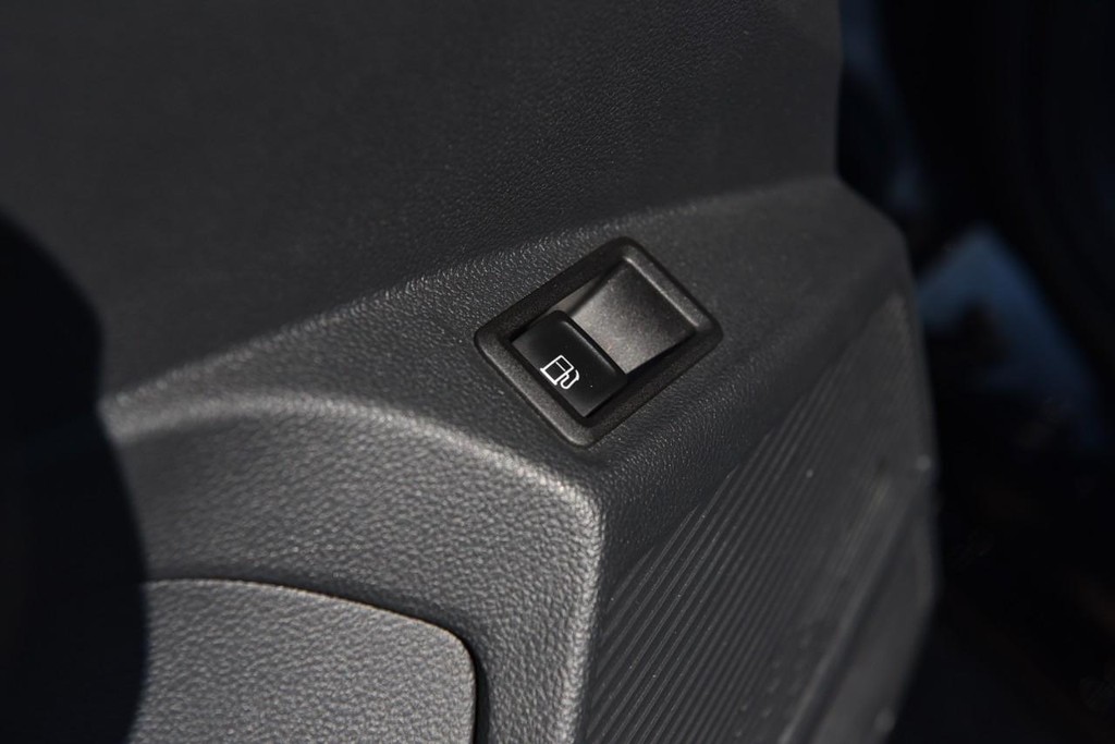 Volkswagen Taos Vehicle Full-screen Gallery Image 9