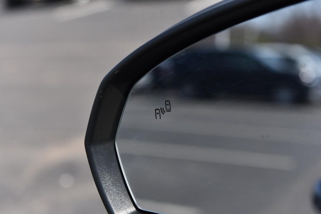 Volkswagen Taos Vehicle Full-screen Gallery Image 10