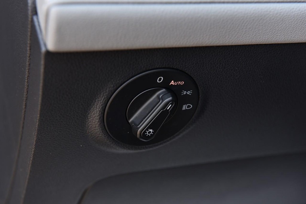 Volkswagen Taos Vehicle Full-screen Gallery Image 11