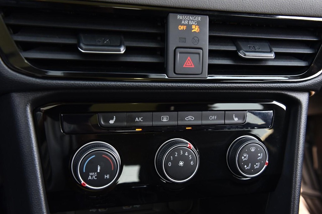 Volkswagen Taos Vehicle Full-screen Gallery Image 15