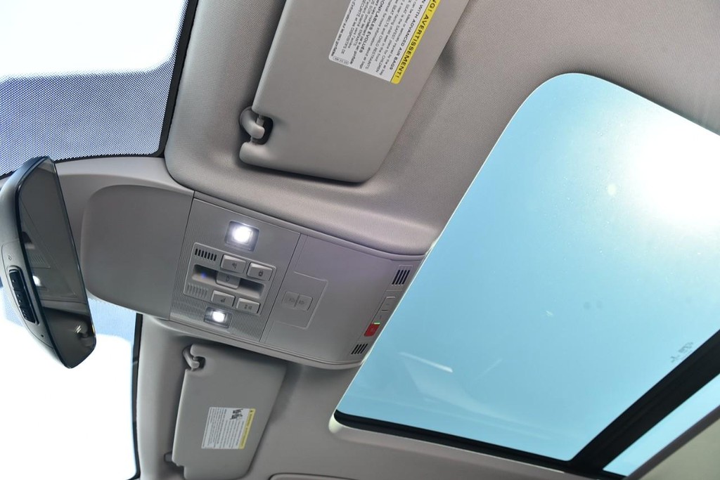 Volkswagen Taos Vehicle Full-screen Gallery Image 22