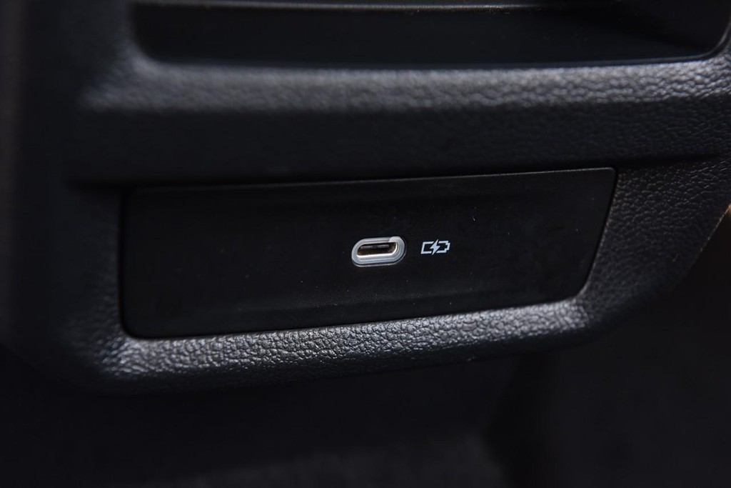 Volkswagen Taos Vehicle Full-screen Gallery Image 25