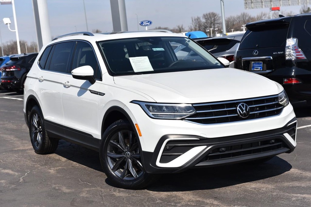 Volkswagen Tiguan Vehicle Full-screen Gallery Image 2