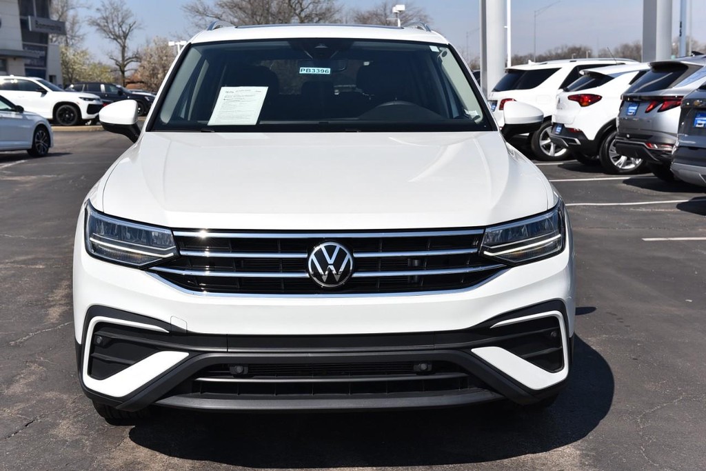 Volkswagen Tiguan Vehicle Full-screen Gallery Image 4