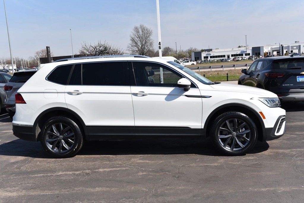 Volkswagen Tiguan Vehicle Full-screen Gallery Image 5