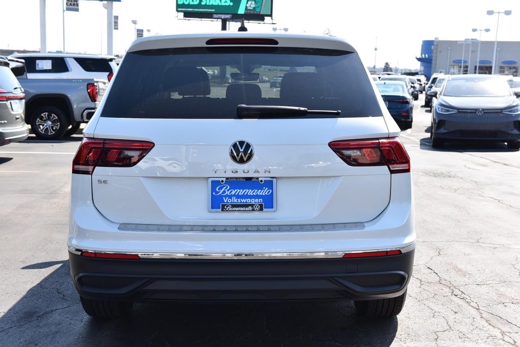 Volkswagen Tiguan Vehicle Full-screen Gallery Image 6