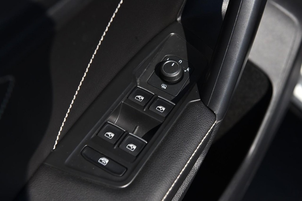 Volkswagen Tiguan Vehicle Full-screen Gallery Image 8