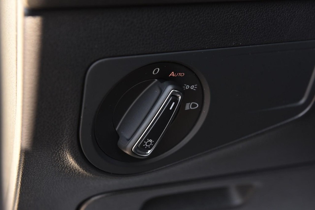 Volkswagen Tiguan Vehicle Full-screen Gallery Image 10