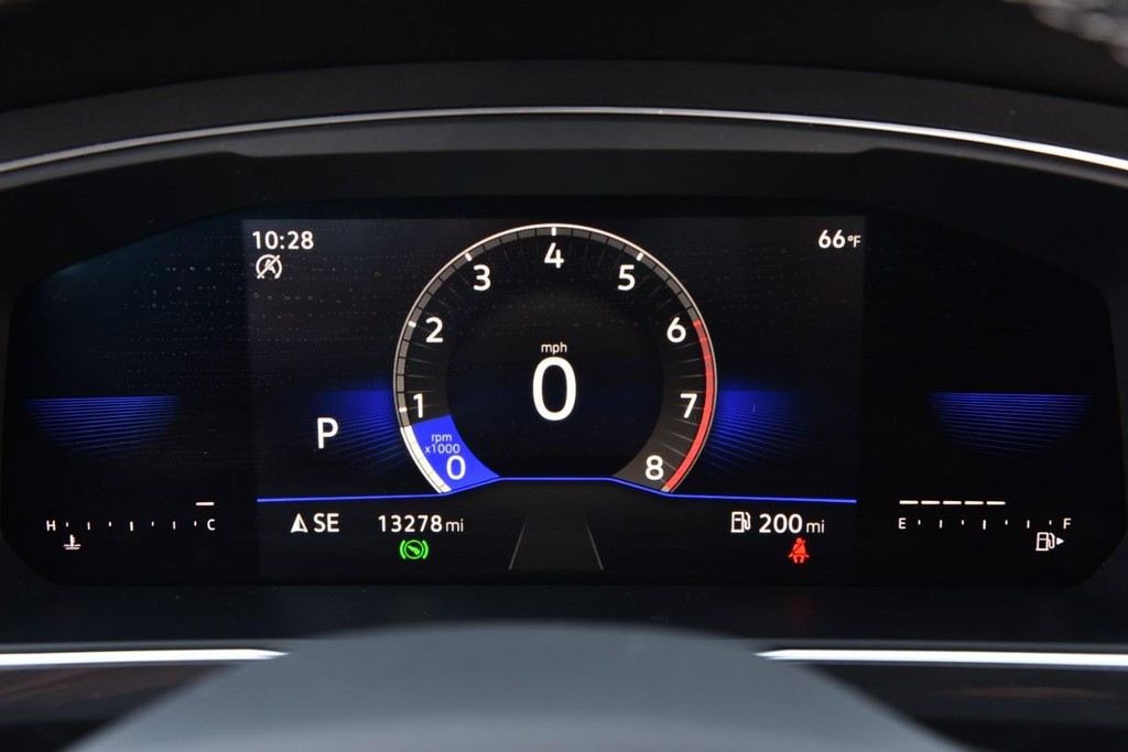 Volkswagen Tiguan Vehicle Full-screen Gallery Image 11