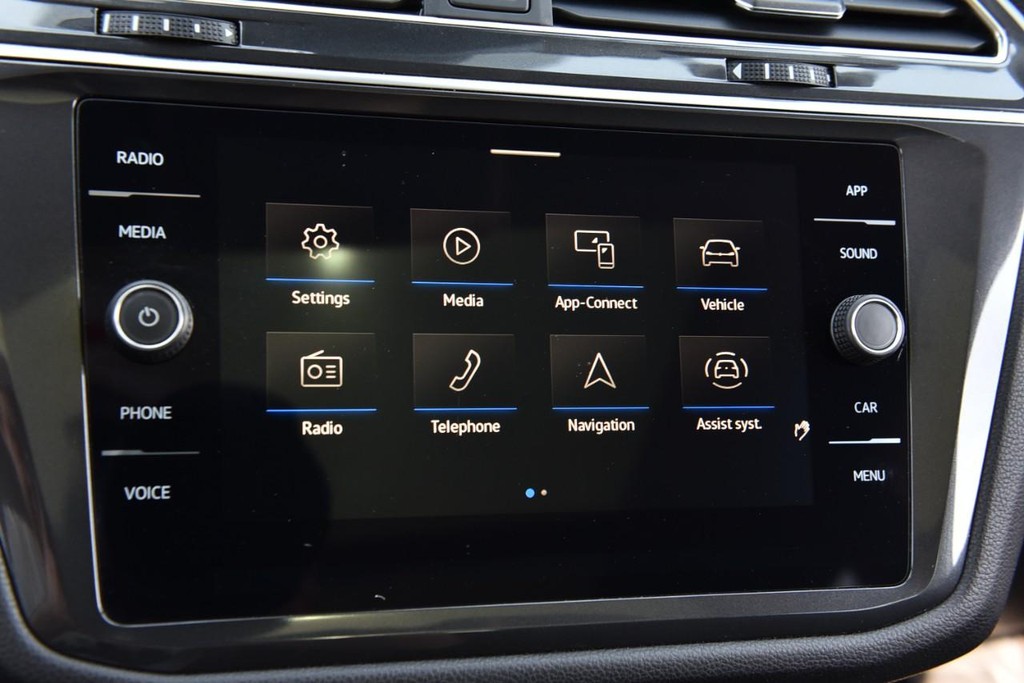 Volkswagen Tiguan Vehicle Full-screen Gallery Image 13