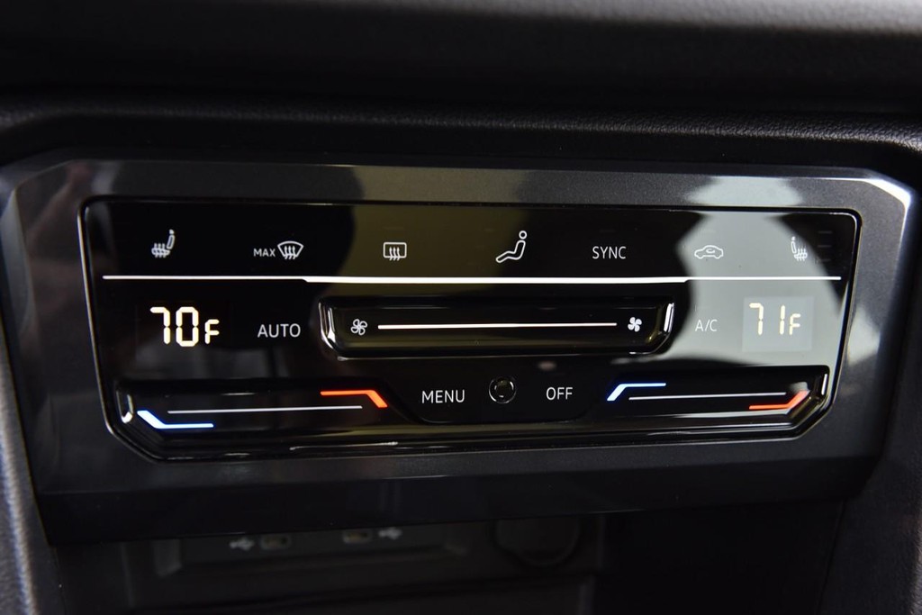 Volkswagen Tiguan Vehicle Full-screen Gallery Image 14