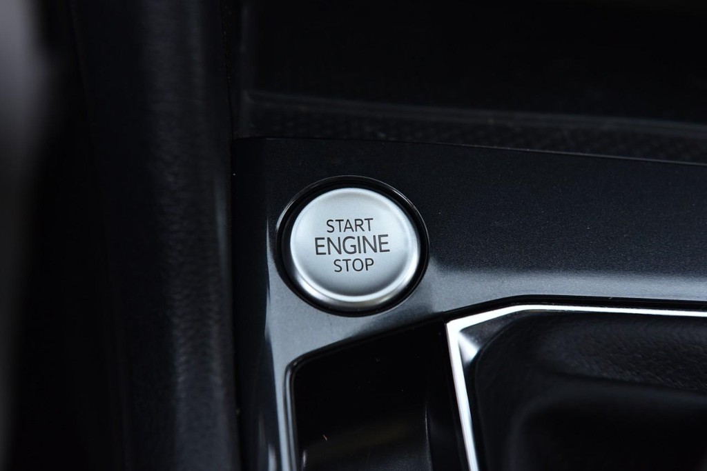 Volkswagen Tiguan Vehicle Full-screen Gallery Image 16