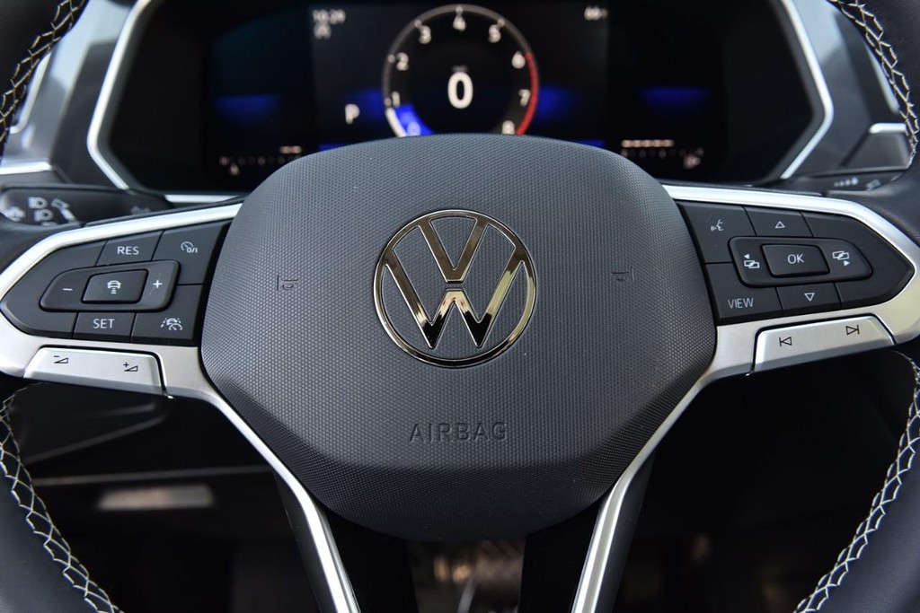 Volkswagen Tiguan Vehicle Full-screen Gallery Image 17