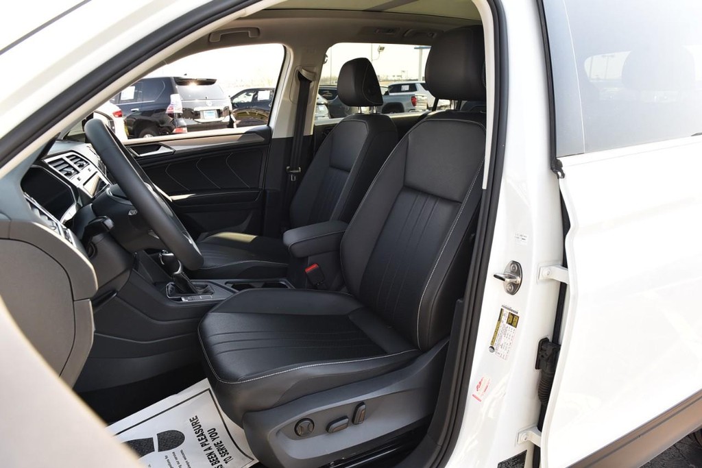 Volkswagen Tiguan Vehicle Full-screen Gallery Image 18