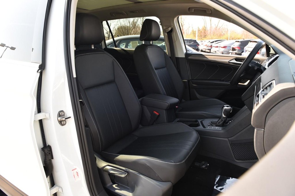 Volkswagen Tiguan Vehicle Full-screen Gallery Image 19