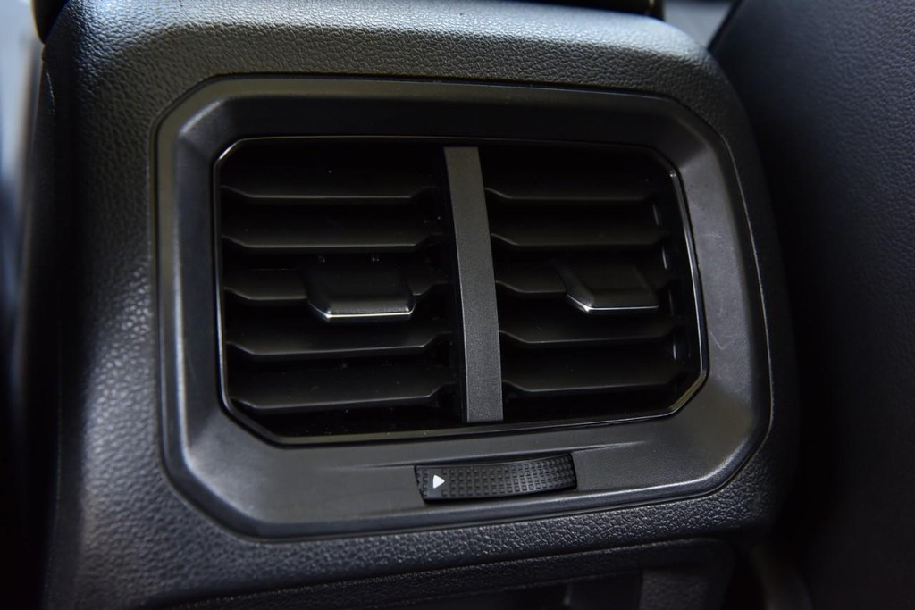 Volkswagen Tiguan Vehicle Full-screen Gallery Image 22