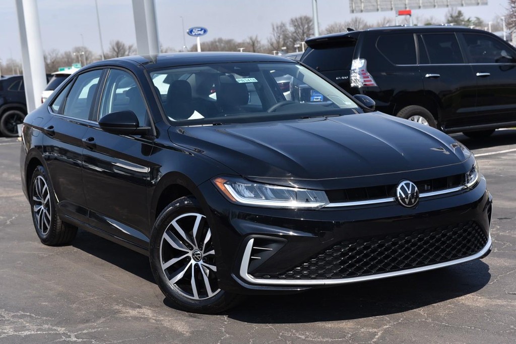 Volkswagen Jetta Vehicle Full-screen Gallery Image 2