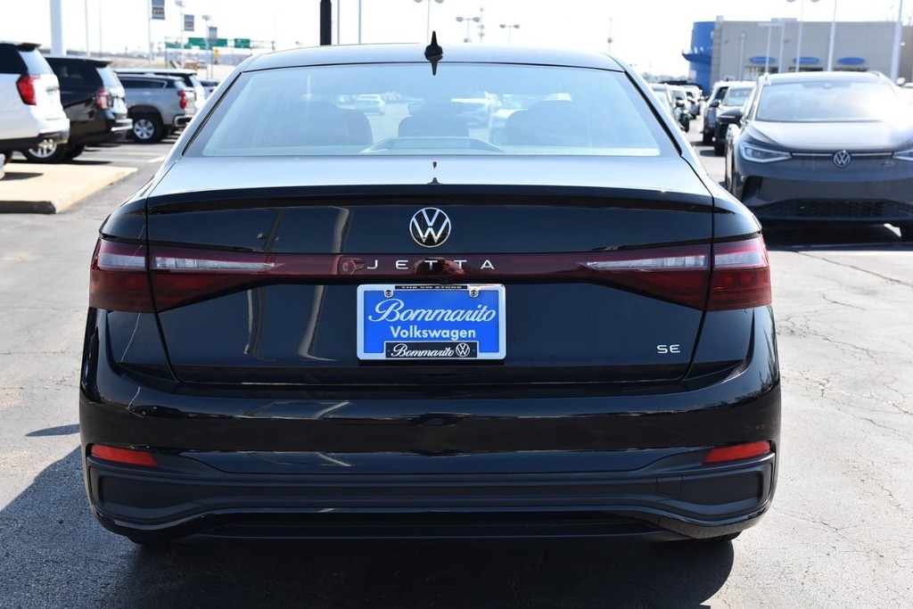 Volkswagen Jetta Vehicle Full-screen Gallery Image 6