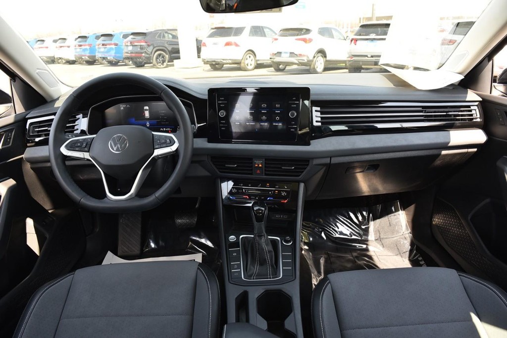 Volkswagen Jetta Vehicle Full-screen Gallery Image 7