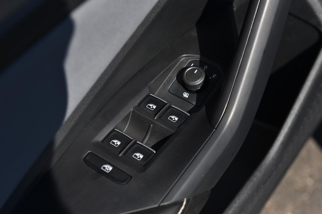 Volkswagen Jetta Vehicle Full-screen Gallery Image 8