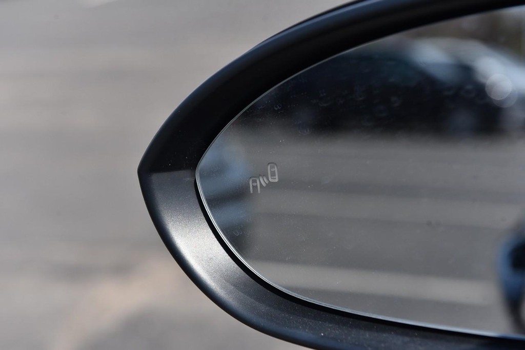 Volkswagen Jetta Vehicle Full-screen Gallery Image 10