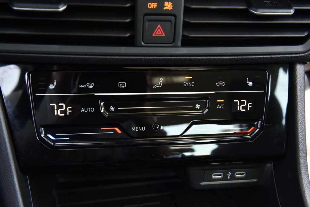 Volkswagen Jetta Vehicle Full-screen Gallery Image 15