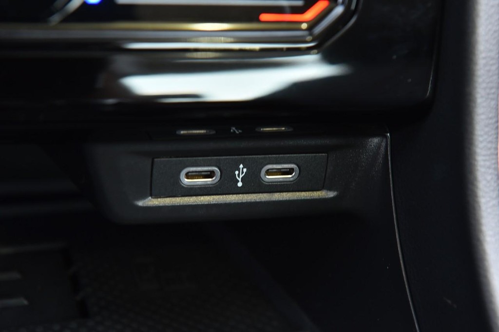 Volkswagen Jetta Vehicle Full-screen Gallery Image 16