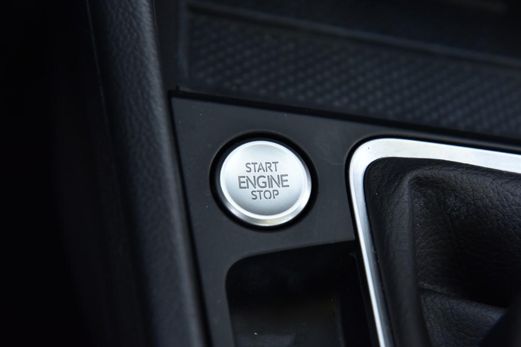 Volkswagen Jetta Vehicle Full-screen Gallery Image 17