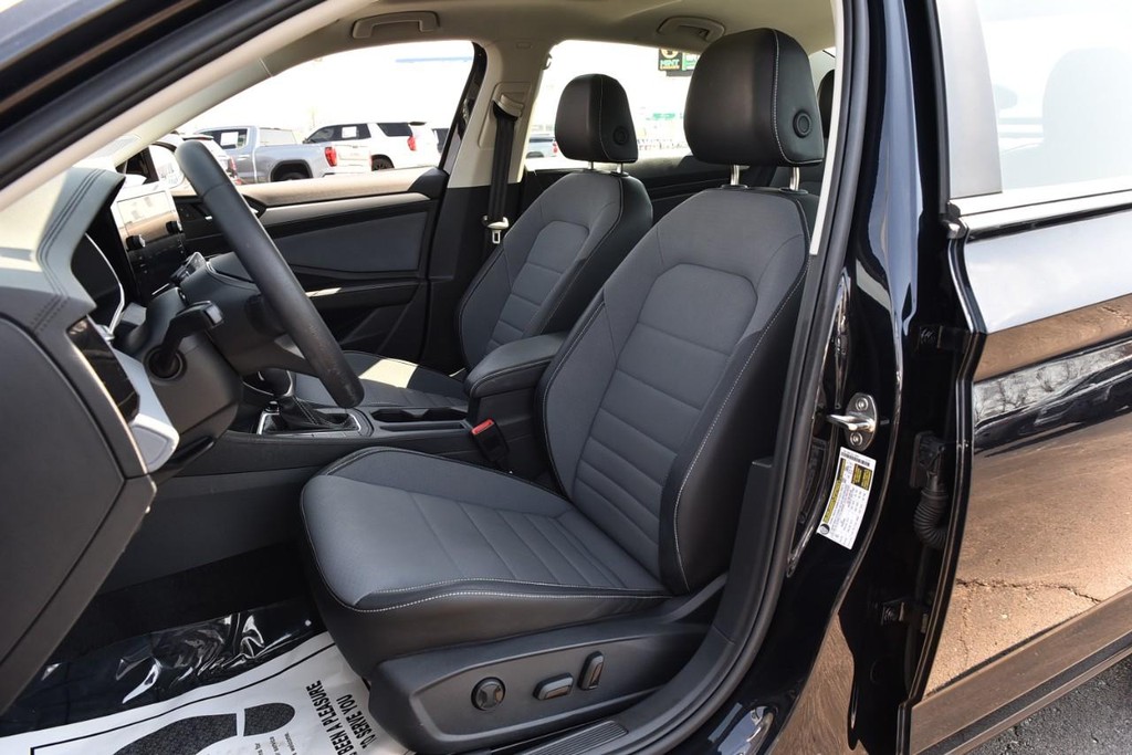 Volkswagen Jetta Vehicle Full-screen Gallery Image 20