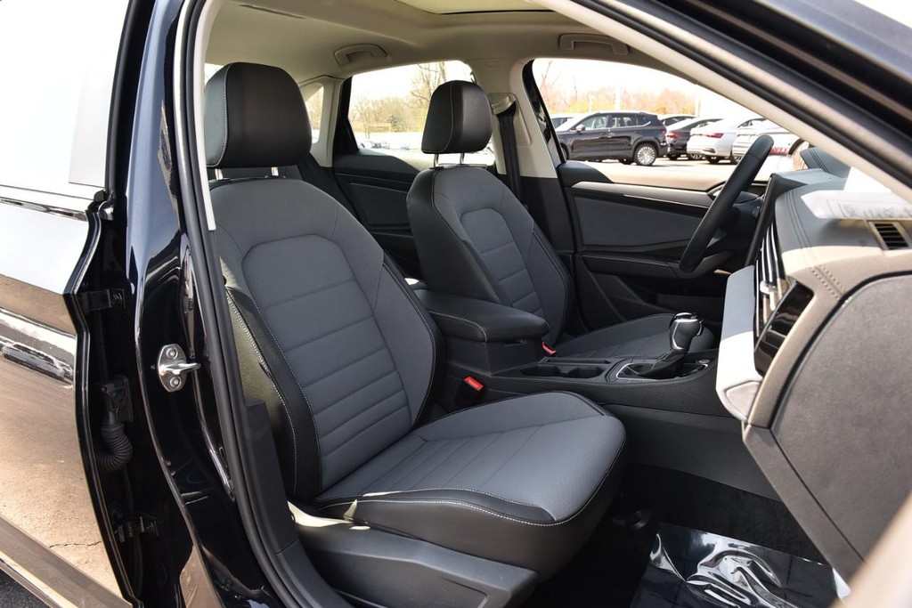 Volkswagen Jetta Vehicle Full-screen Gallery Image 21