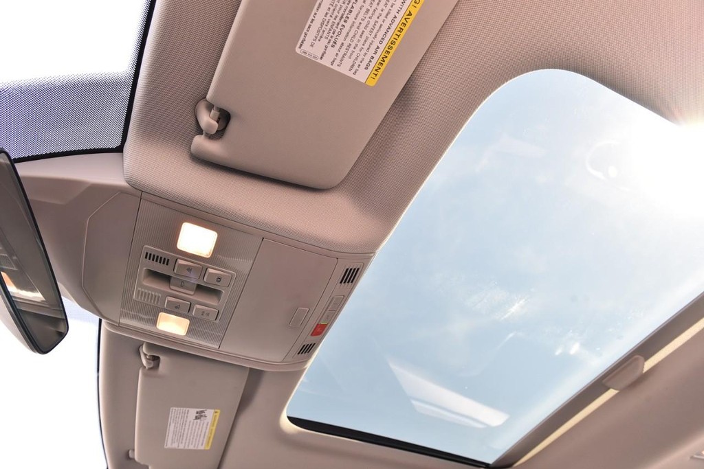 Volkswagen Jetta Vehicle Full-screen Gallery Image 22