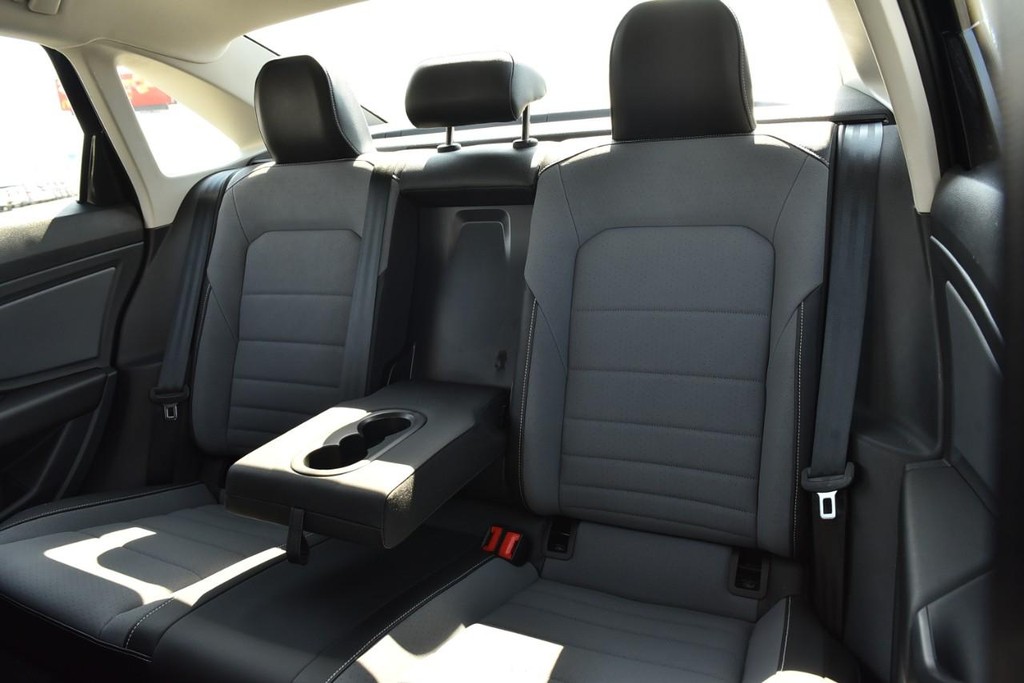 Volkswagen Jetta Vehicle Full-screen Gallery Image 23