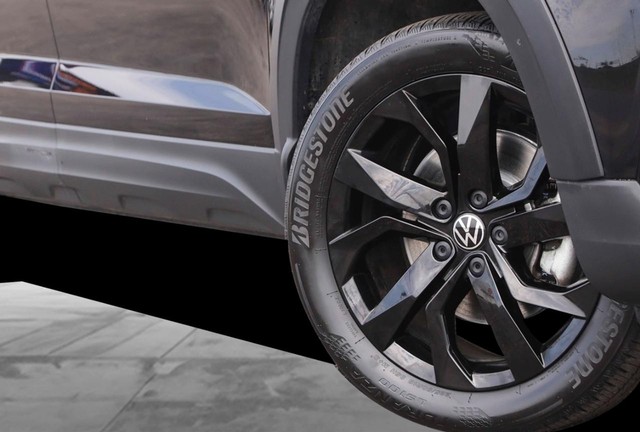 Volkswagen Taos Vehicle Image 03