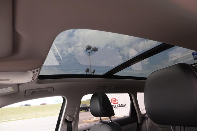 Volkswagen Taos Vehicle Image 08