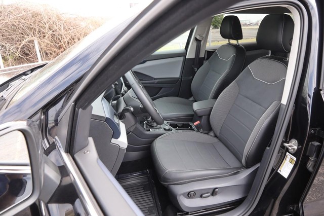 Volkswagen Taos Vehicle Image 09