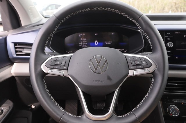 Volkswagen Taos Vehicle Image 11