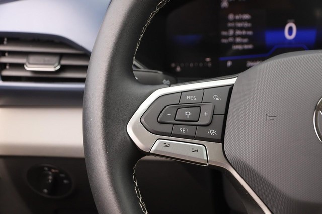 Volkswagen Taos Vehicle Image 12