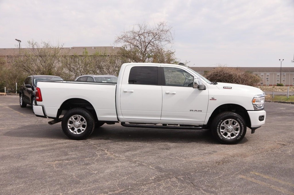 Ram 2500 Vehicle Full-screen Gallery Image 5