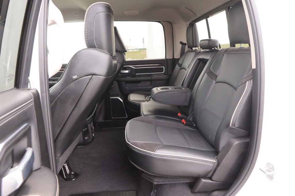 Ram 2500 Vehicle Full-screen Gallery Image 9