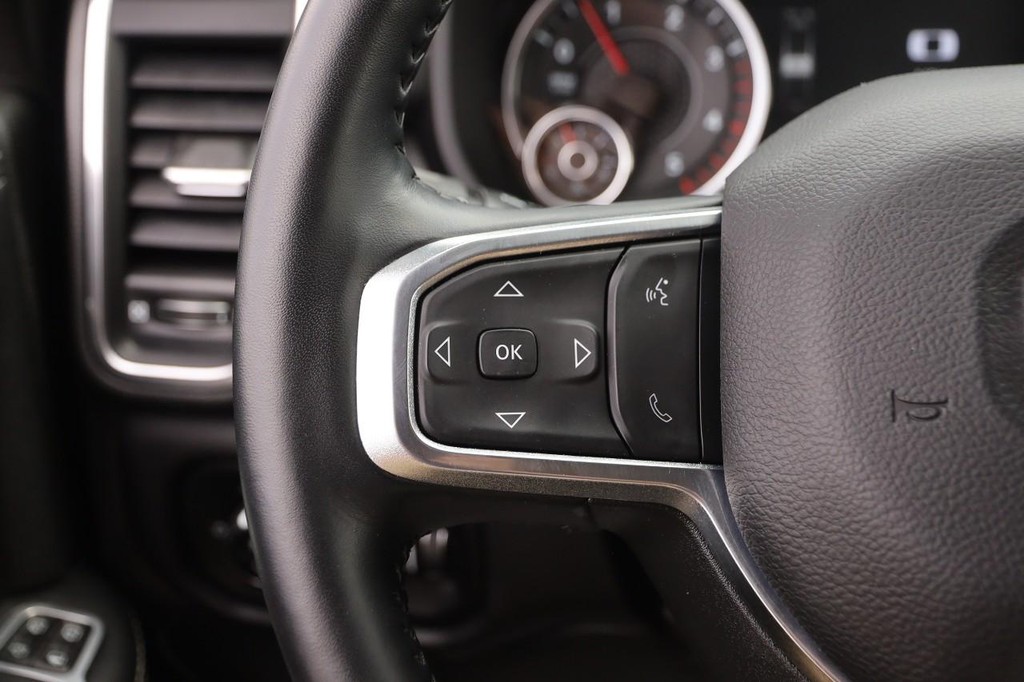 Ram 2500 Vehicle Full-screen Gallery Image 11