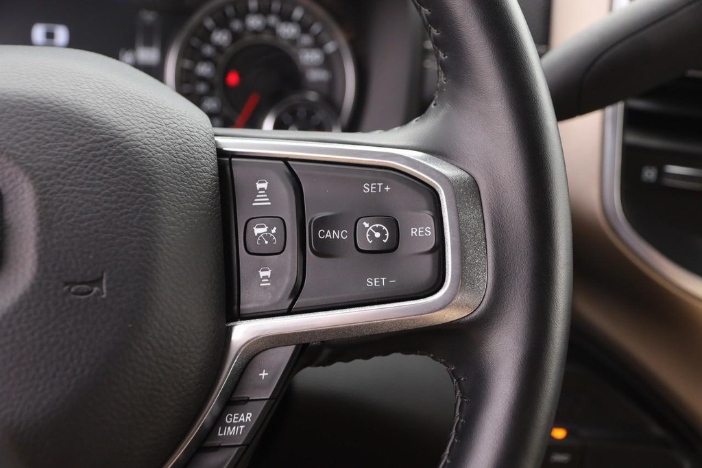 Ram 2500 Vehicle Full-screen Gallery Image 12