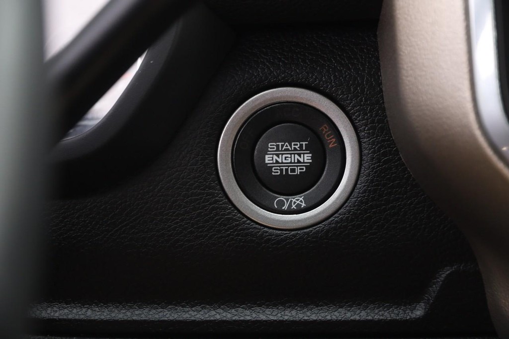 Ram 2500 Vehicle Full-screen Gallery Image 14