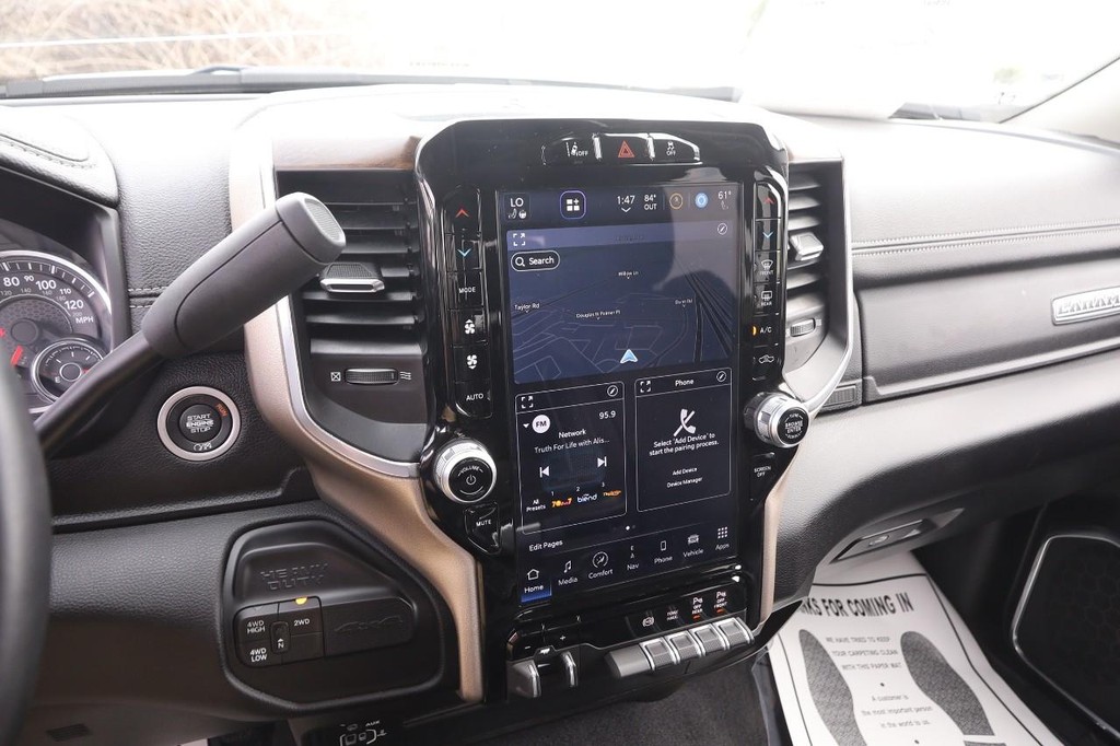Ram 2500 Vehicle Full-screen Gallery Image 15