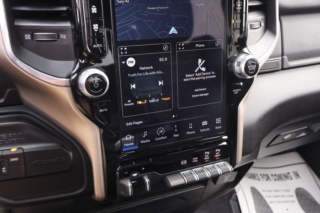 Ram 2500 Vehicle Full-screen Gallery Image 17