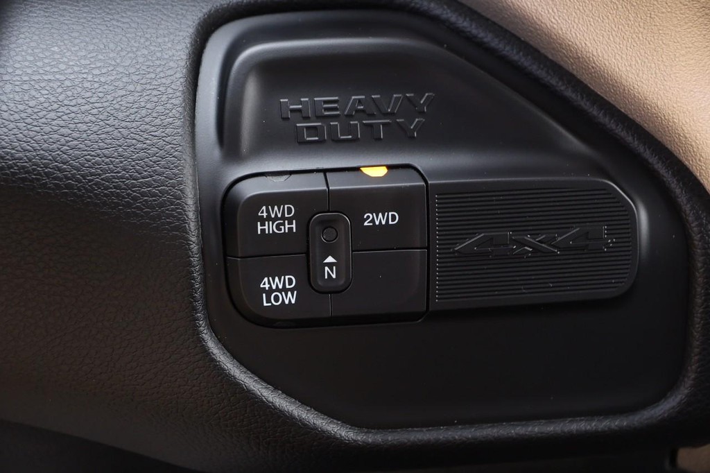 Ram 2500 Vehicle Full-screen Gallery Image 18