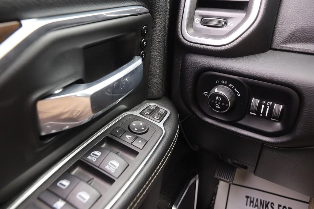 Ram 2500 Vehicle Full-screen Gallery Image 19